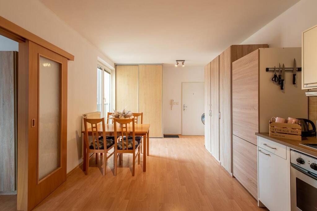 Ferienwohnung Crystal View Pressburg Exterior foto