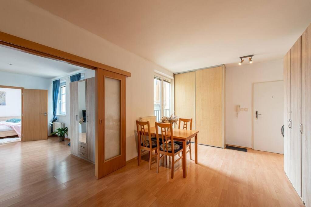 Ferienwohnung Crystal View Pressburg Exterior foto